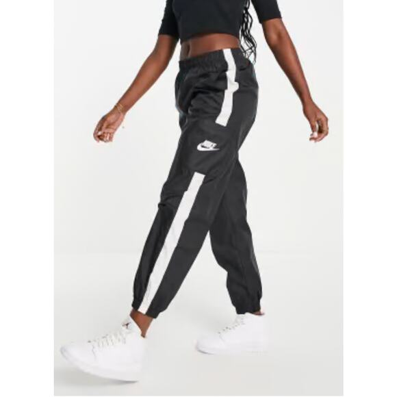 Nike Black Track Pants Women’s Small Standard Fit Mid Rise Joggers Athleisure - Picture 1 of 10